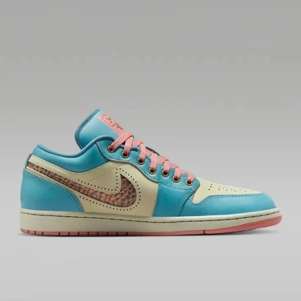 9M‎ / 10.5W - [NEW] Men's Air Jordan 1 Low SE Shoes 'Somos Eternos' IM8120-484